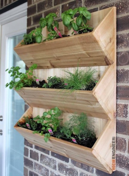 Cedar Wall Planter { Free DIY Plans } Rogue Engineer