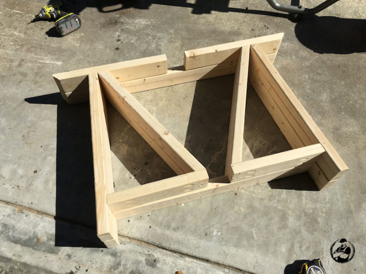 Round Trestle Dining Table { Free DIY Plans } Rogue Engineer