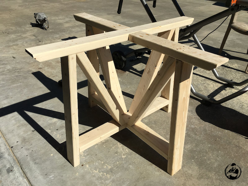 Round Trestle Dining Table Free Diy, Diy Round Outdoor Table