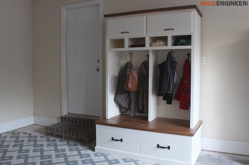 Mudroom Lockers with Bench { Free DIY Plans }