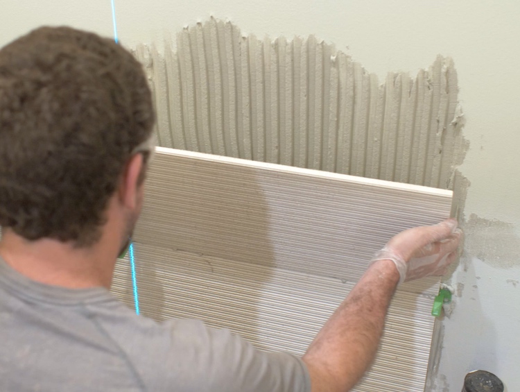 Installing Large Format Wall Tile, How To Install Large Format Tiles On Bathroom Walls