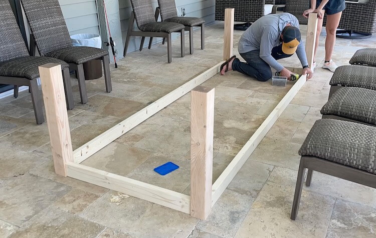 DIY Easy Outdoor Table Plans Step 2
