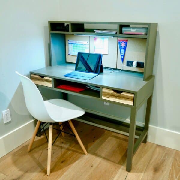 braydens desk gallery 1
