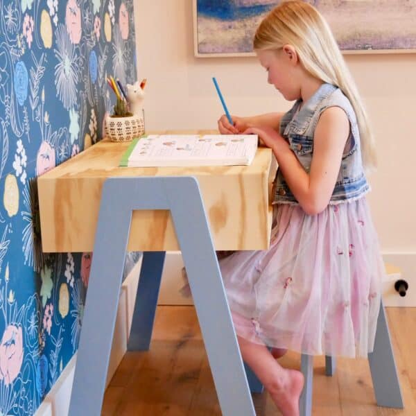 kids desk gallery 1