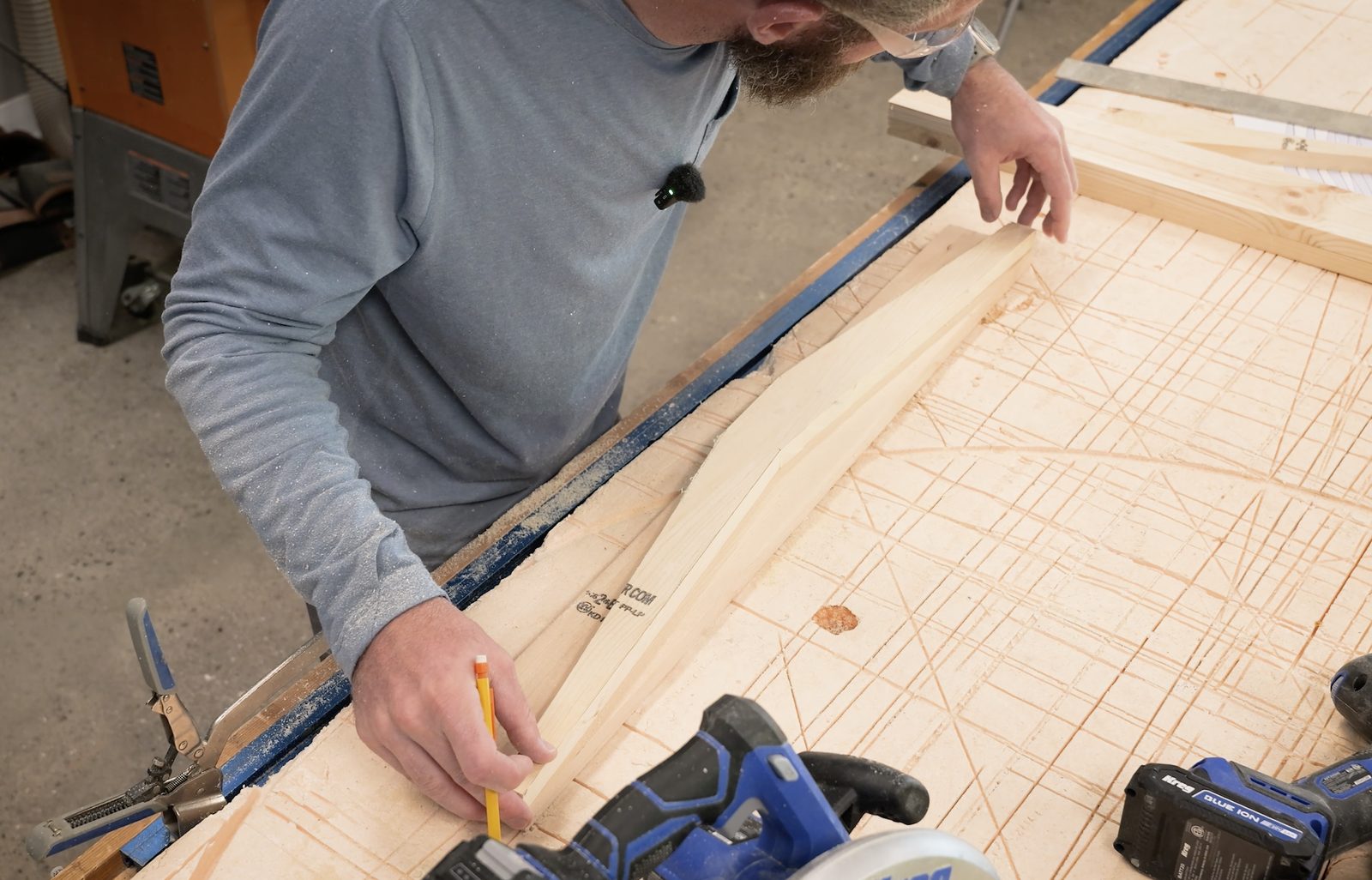 Marking the back leg profile template