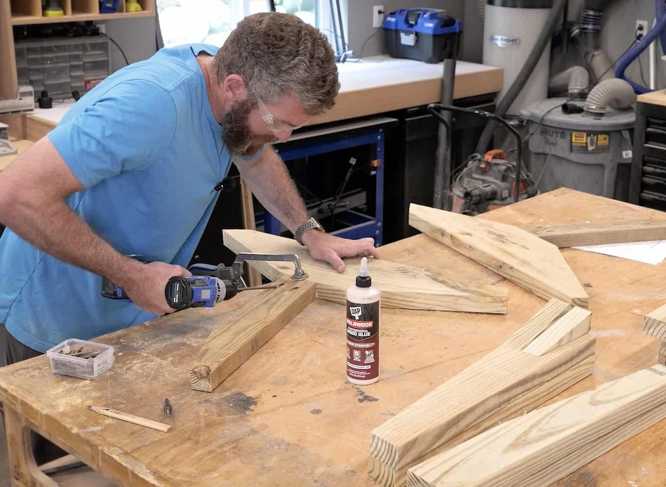 Gluing and driving the back support onto the back leg with pocket screws