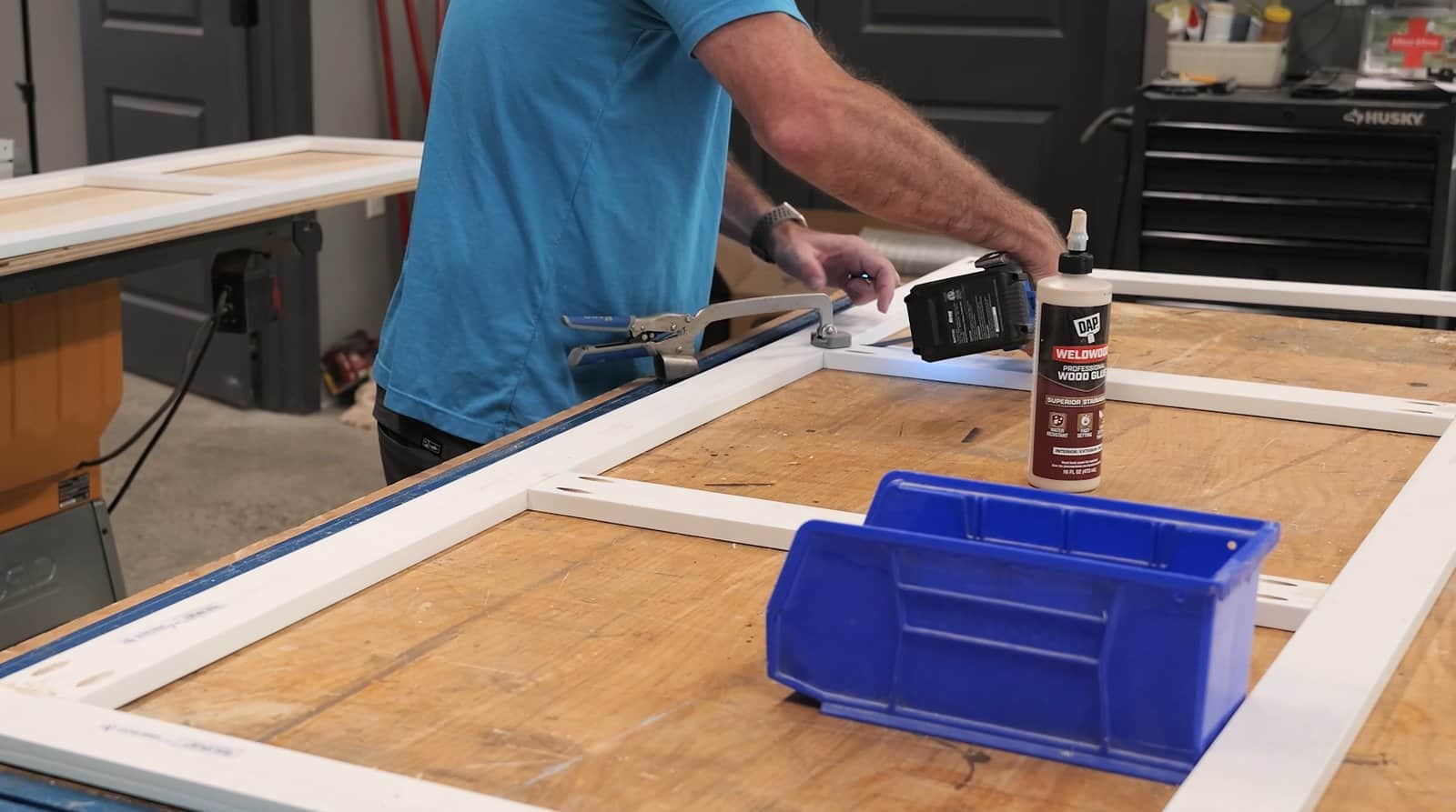 Spreading glue on the headboard face frame