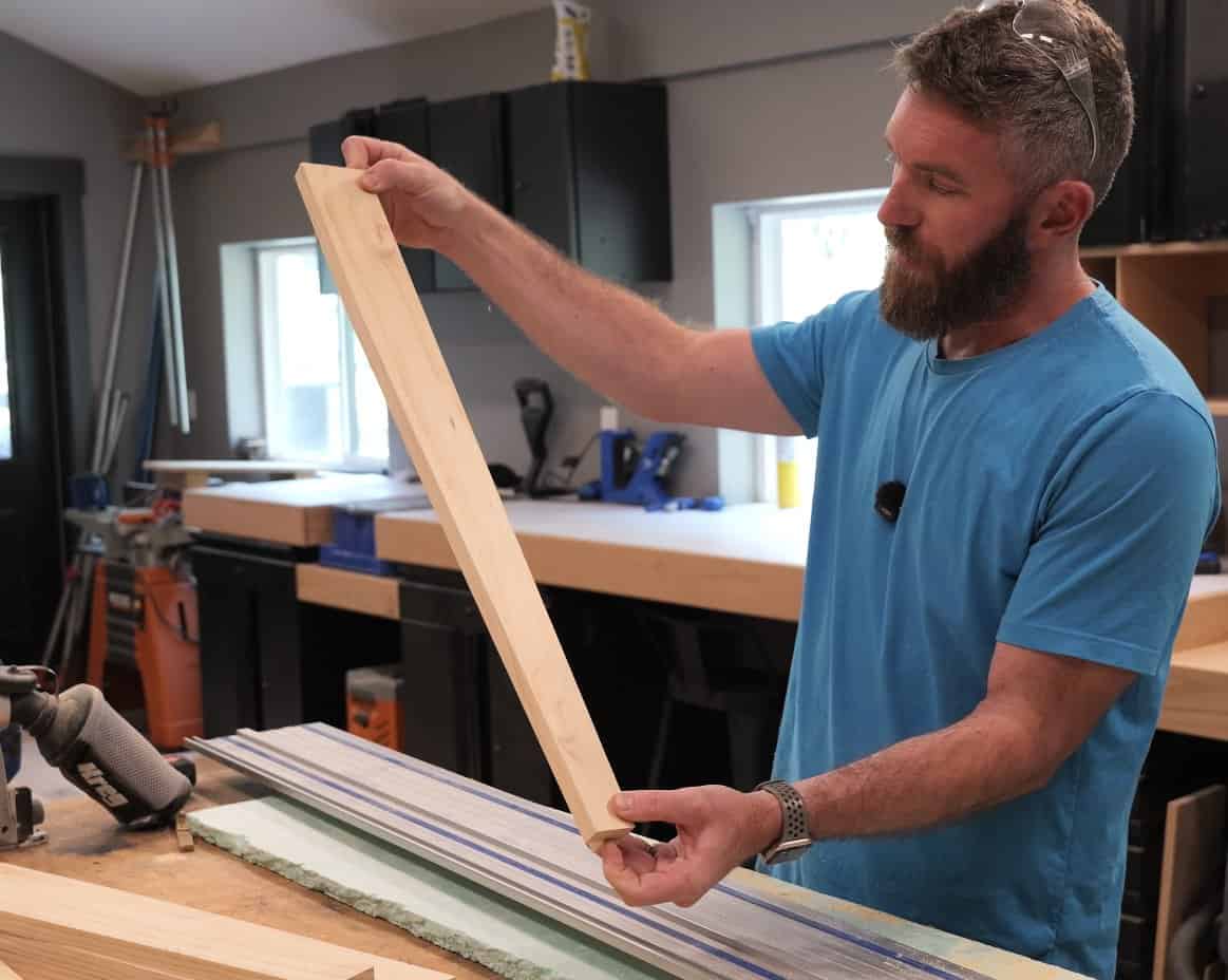 Tapered L shaped leg for a DIY folding mahjong table