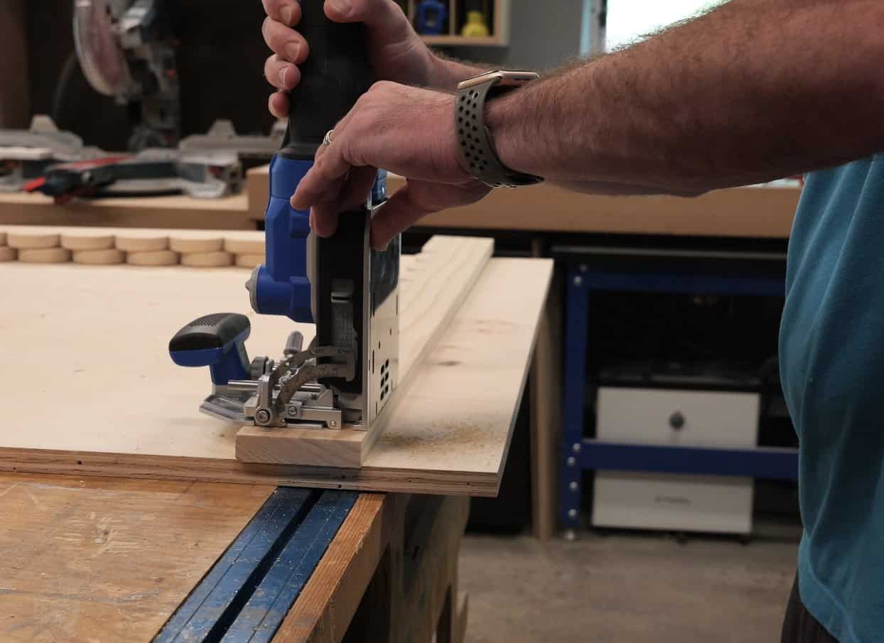 Cutting a loose tenon mortise in the edge of a plywood table top with the Kreg Edge